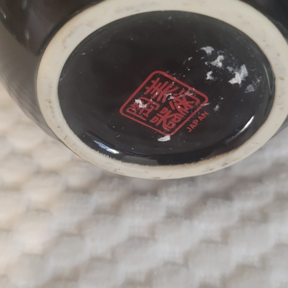 Small  black porcelain  vase - Picture 3 of 4